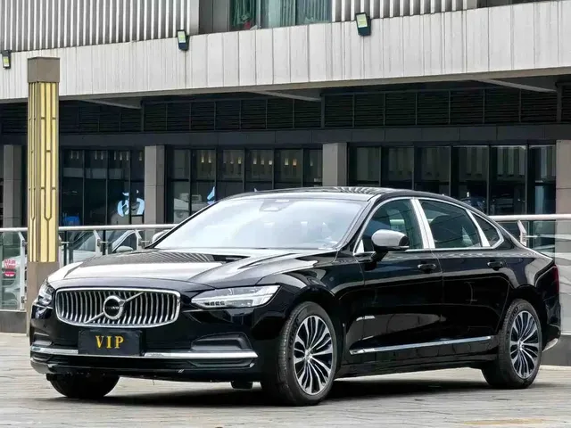 Volvo S90 2024 B5 Momentum Luxury Edition