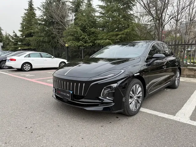 Hongqi E-QM5 2024 500km Travel Edition