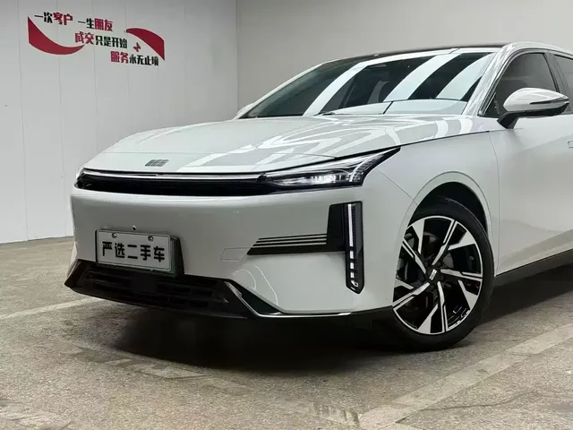 Geely Galaxy L6 2023 125km Starship