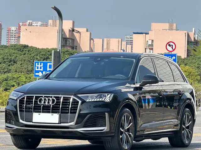 Audi Q7 2023 55 TFSI quattro S line Sport