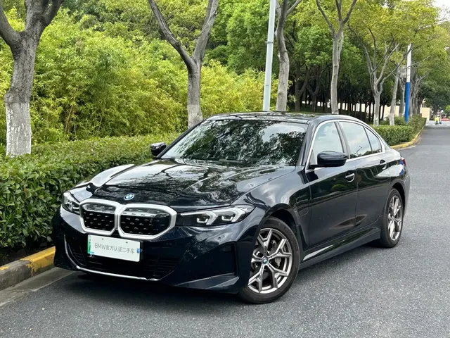 BMW i3 2022 eDrive 35 L