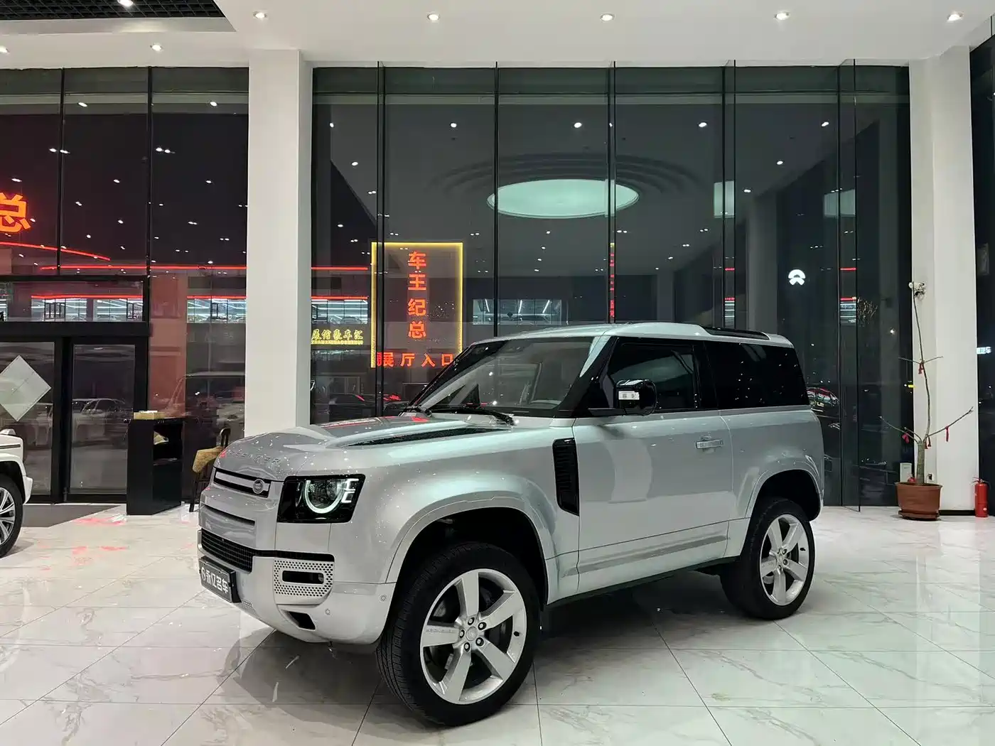 Land Rover Defender 2022 Model 90 3.0T P400 XS