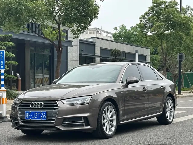 Audi A4L 2018 30th Anniversary 40 TFSI Fashion