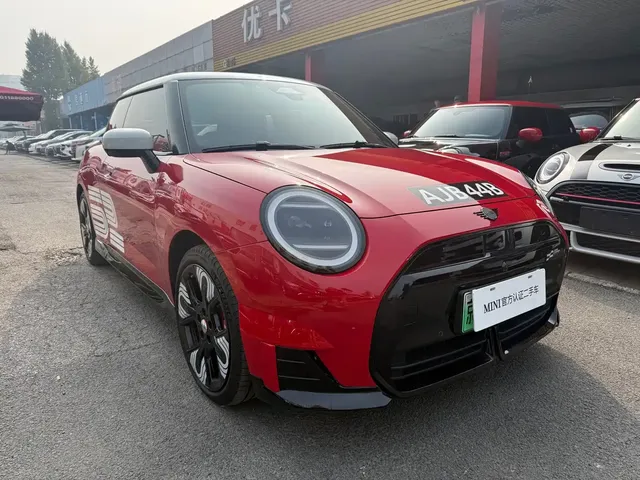 MINI Electric MINI JCW 2025 60th Anniversary Edition