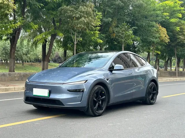 Tesla Model Y 2025 Long Range All-Wheel Drive