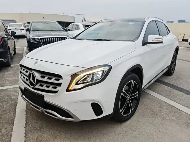 Mercedes-Benz GLA 2018 GLA 200 Fashion