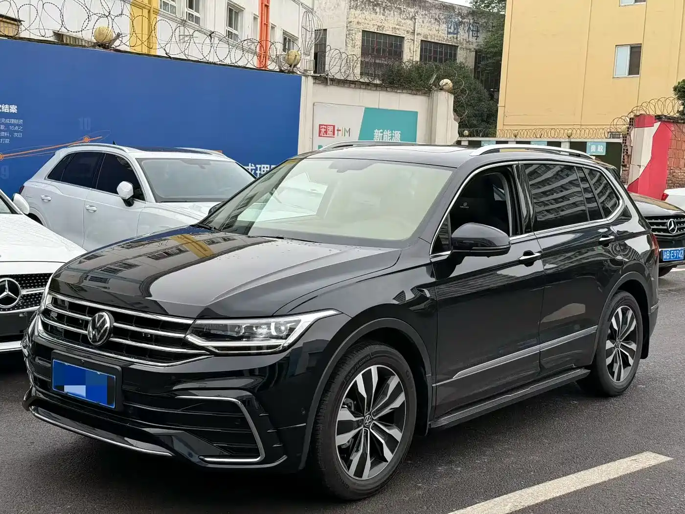 Volkswagen Tiguan L 2025 330TSI Automatic 2WD R-Line Dragon Glory Edition