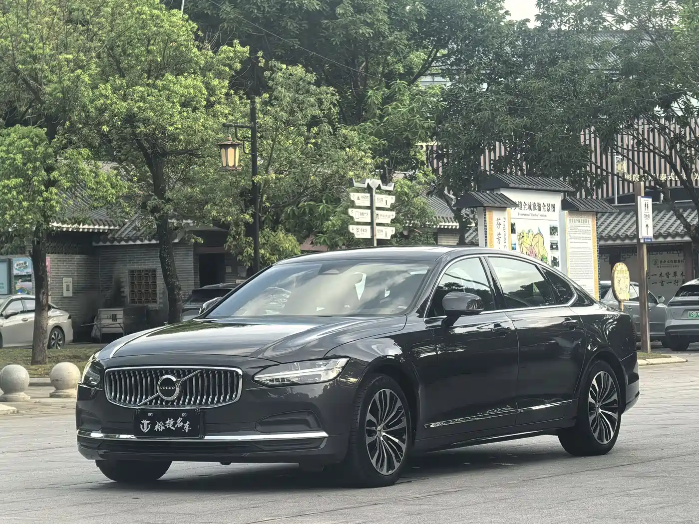 Volvo S90 2024 B5 Momentum Luxury Edition