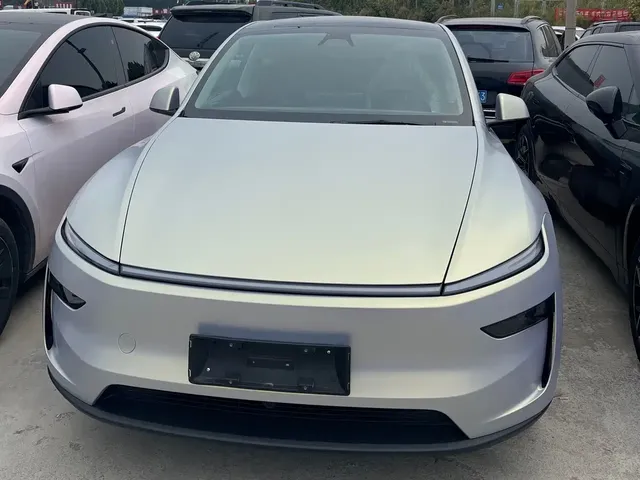 Tesla Model Y 2025 Model Rear-Wheel Drive Launch Edition