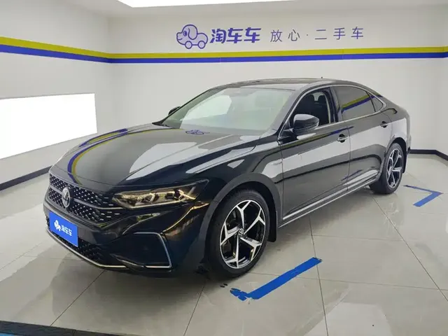 Volkswagen Passat 2023 Facelift 330TSI Starlight Luxury Edition