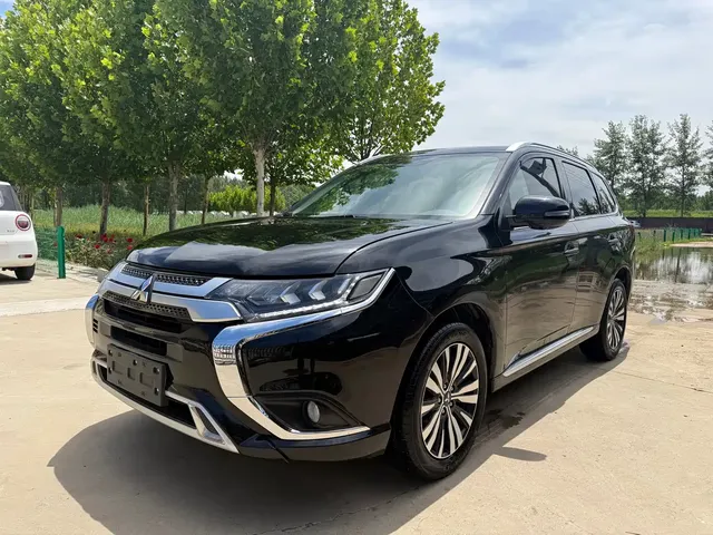 Mitsubishi Outlander 2021 2.4L 4WD Deluxe Edition 7-Seater