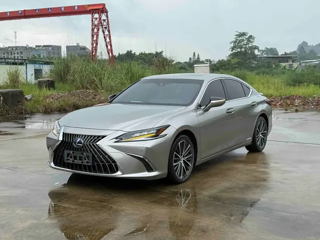 Lexus ES 2021 300h Luxury Edition