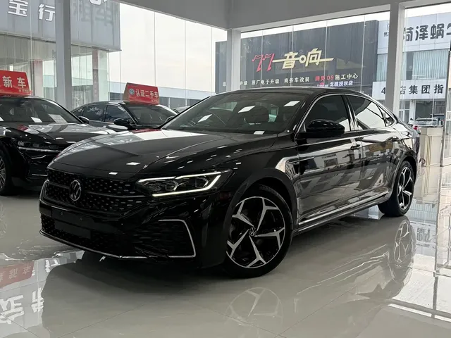 Volkswagen Passat 2023 330TSI Starlight Luxury Edition