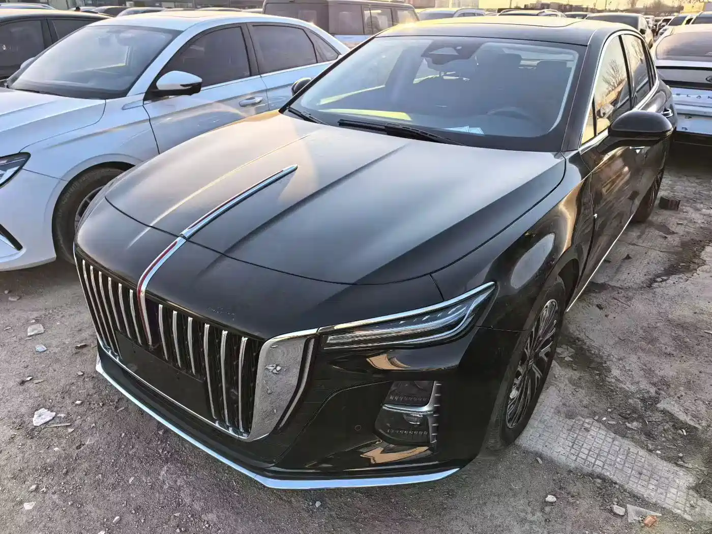 Hongqi H5 2024 2.0T Automatic Smart Connect Flag Smooth Edition