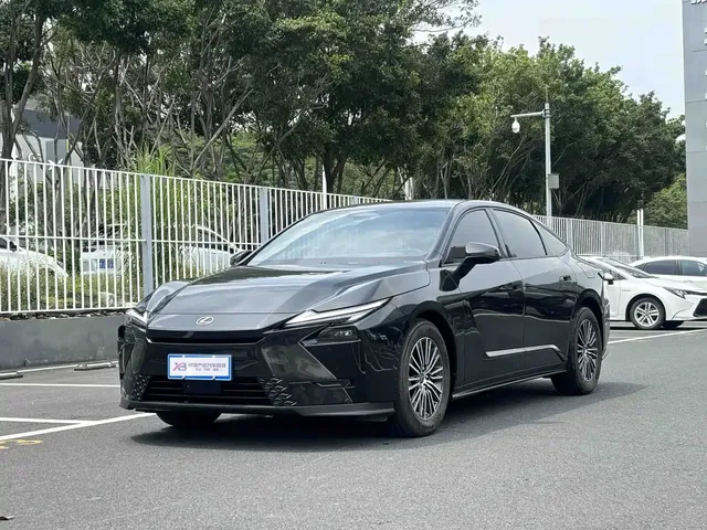 Lexus ES 2025 Model 300h Base Version