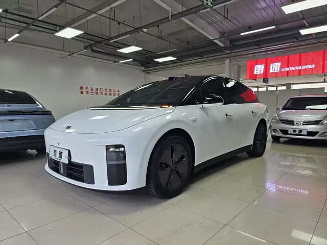 Li Auto i6 2025 2WD Base Model