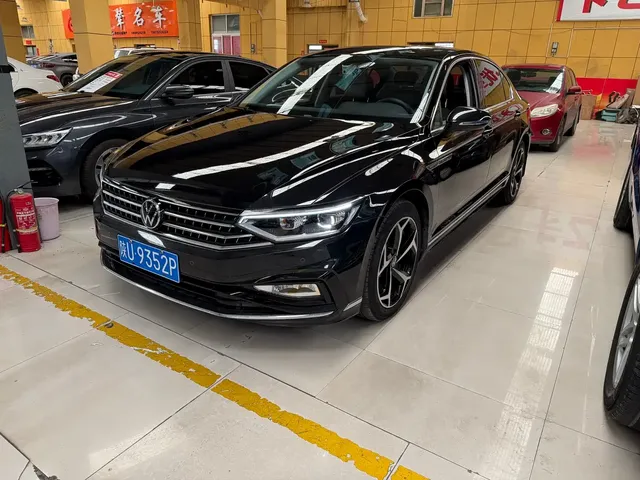 Volkswagen Magotan 2023 2 Million Units Anniversary Edition 330TSI DSG Leading Type