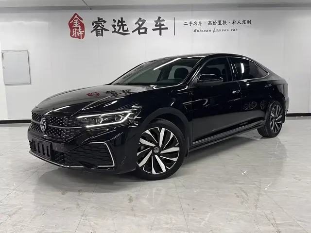 Volkswagen Passat 2022 330TSI Starlight Luxury Edition