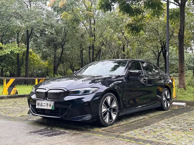 BMW i3 2023 eDrive 40 L Shadow Night Sport Package