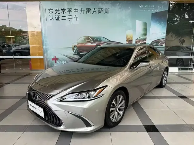 Lexus ES 2018 300h Excellence Edition China V