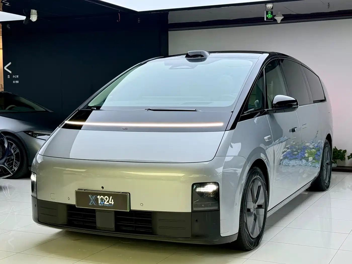 Li Auto MEGA 2024 Ultra