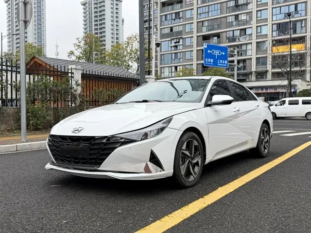 Hyundai Elantra 2022 1.5L CVT LUX Premium Edition