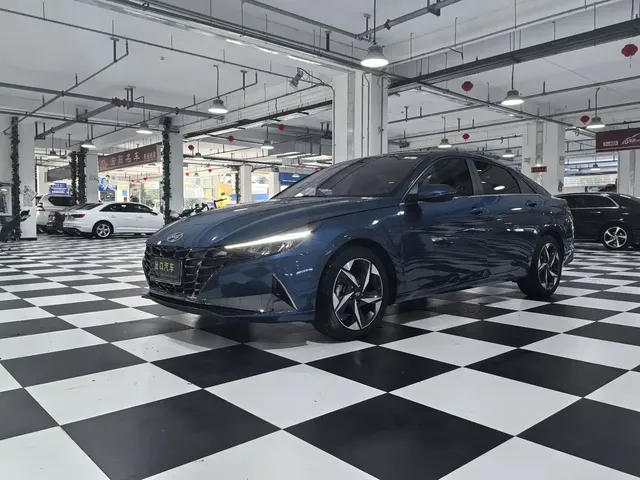 Hyundai Elantra 2022 1.5L CVT LUX Premium Edition