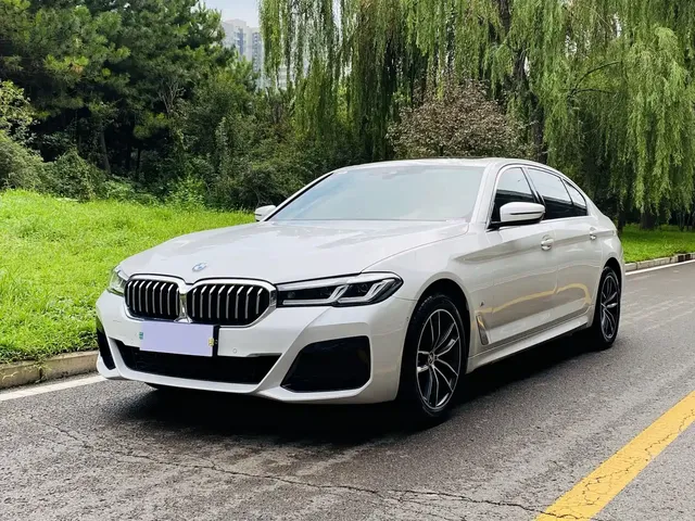BMW 5 Series 2022 525Li M Sport Package