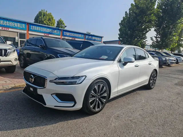 Volvo S60 2023 B4 Smart Vision Luxury Edition
