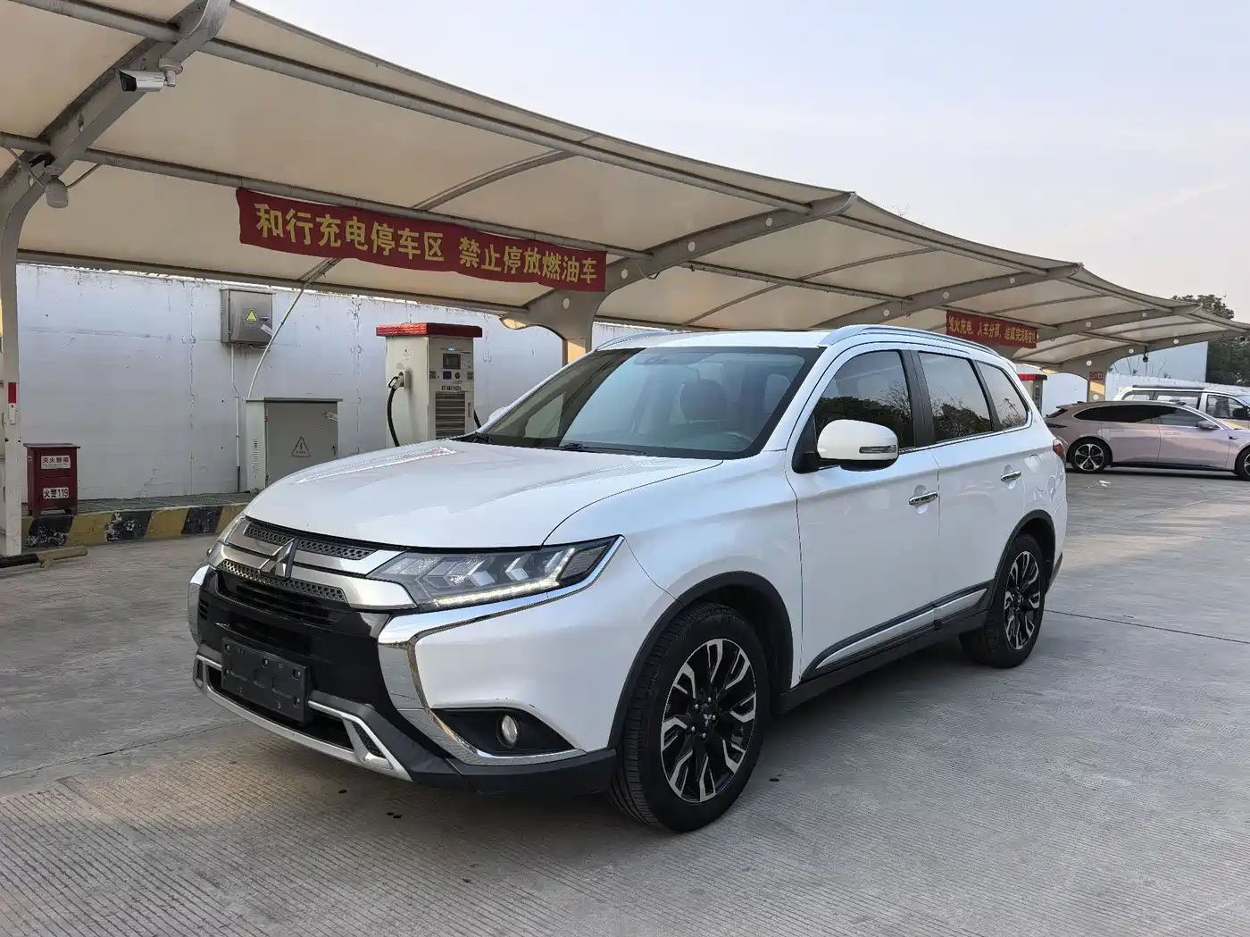 Mitsubishi Outlander 2020 2.4L 4WD Luxury 5-seater