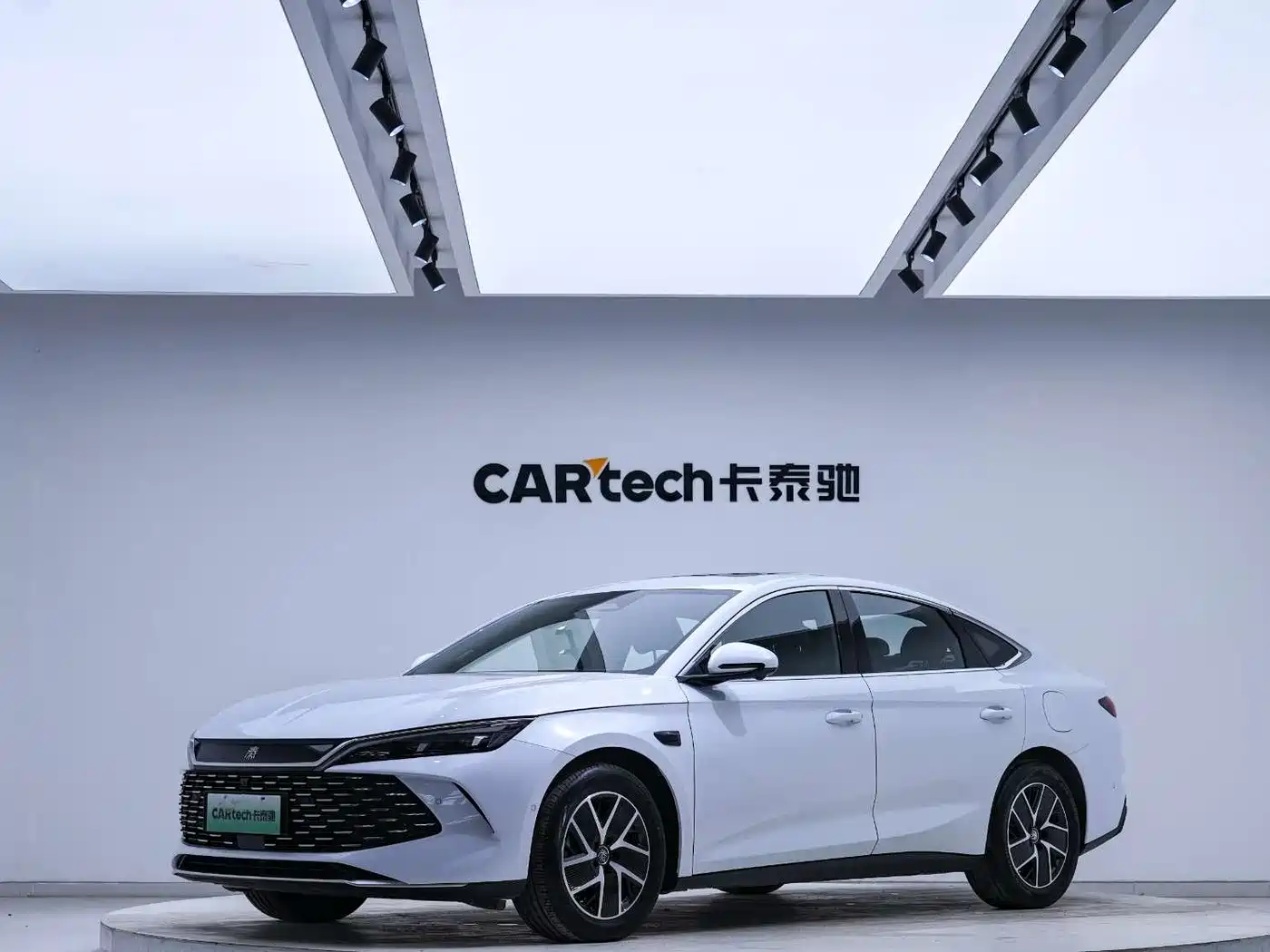 BYD Qin L 2025 DM-i Smart Drive Edition 120KM Surpassing