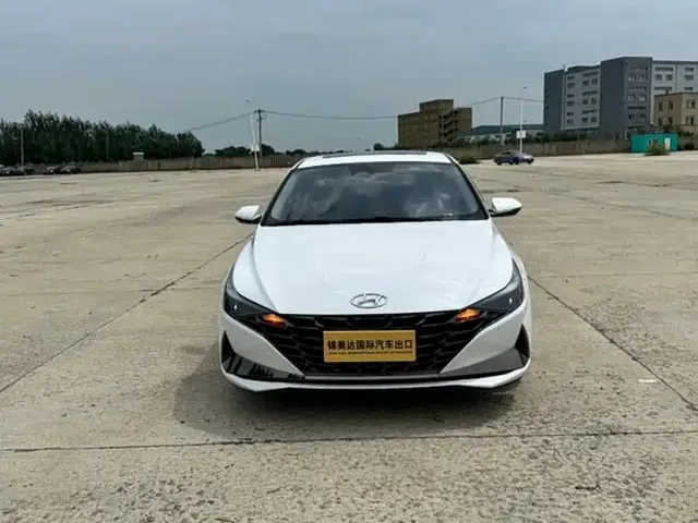 Hyundai Elantra 2022 1.5L CVT LUX Premium Edition
