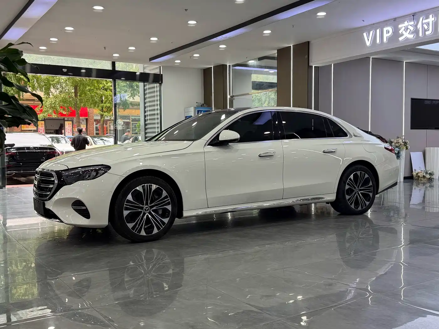 Mercedes-Benz E-Class New Energy 2024 E 350 e L Plug-in Hybrid Sedan