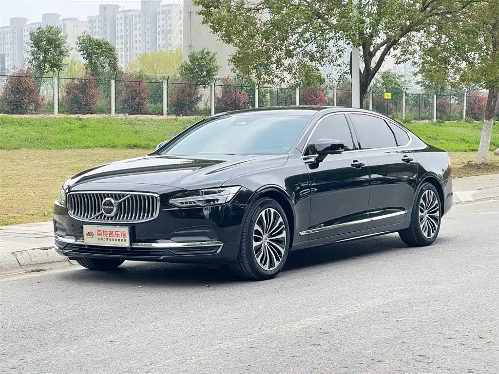 Volvo S90 2024 B5 Momentum Luxury Edition