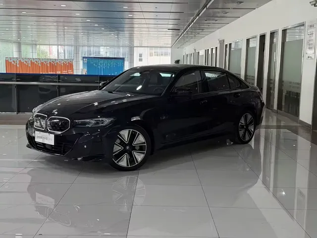BMW i3 2023 eDrive 40 L Shadow Night Sport Package