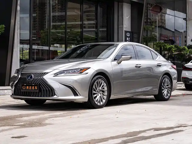 Lexus ES 2018 300h Executive Edition China V