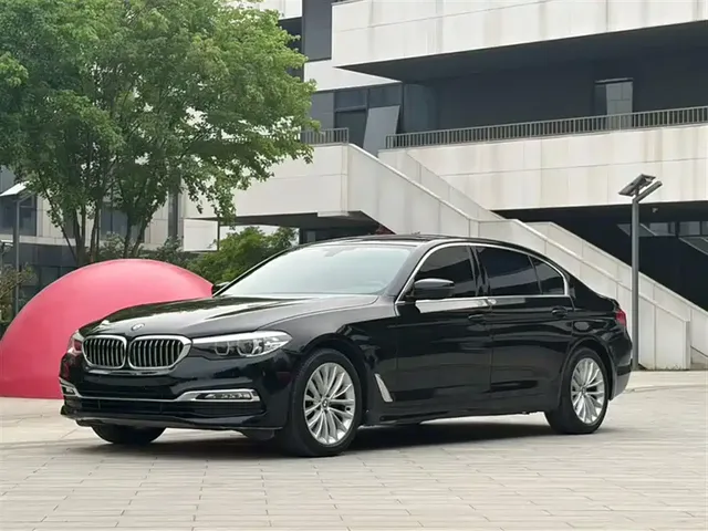 BMW 5 Series 2018 525Li Luxury Package