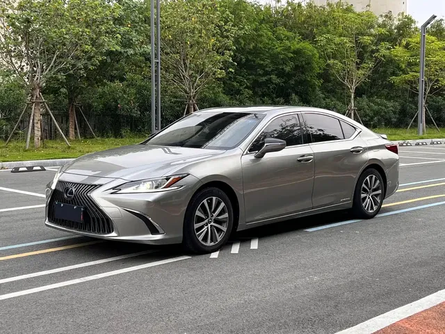 Lexus ES 2018 300h Excellence Edition China VI