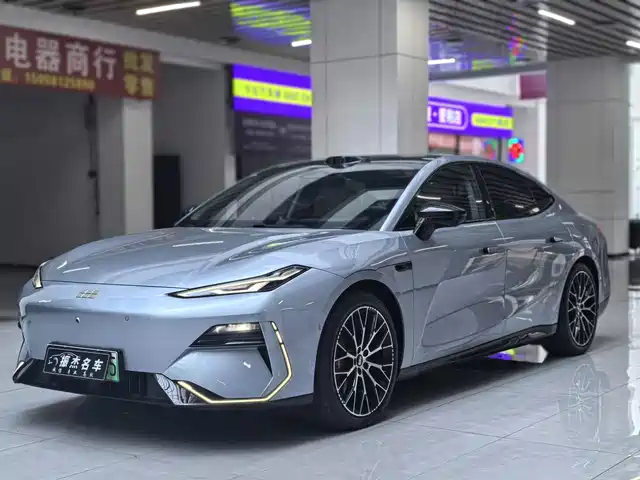 Geely Galaxy E8 2025 620km AWD Starship LiDAR Smart Drive Edition