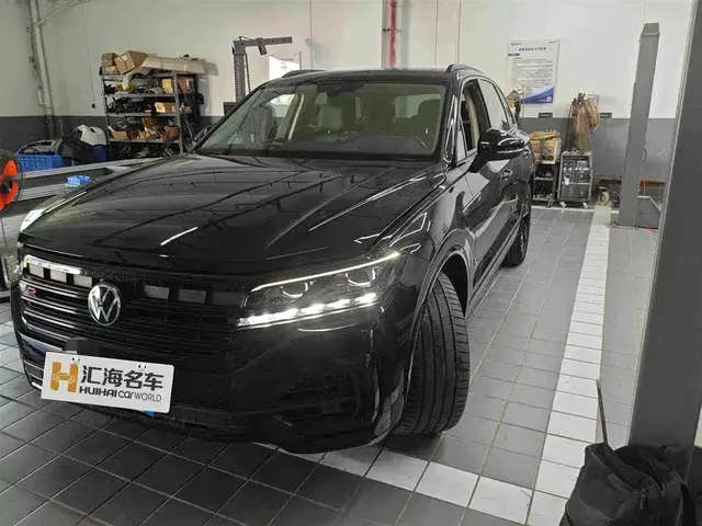 Volkswagen Touareg 2023 3.0TSI R-Line Black Sports Package