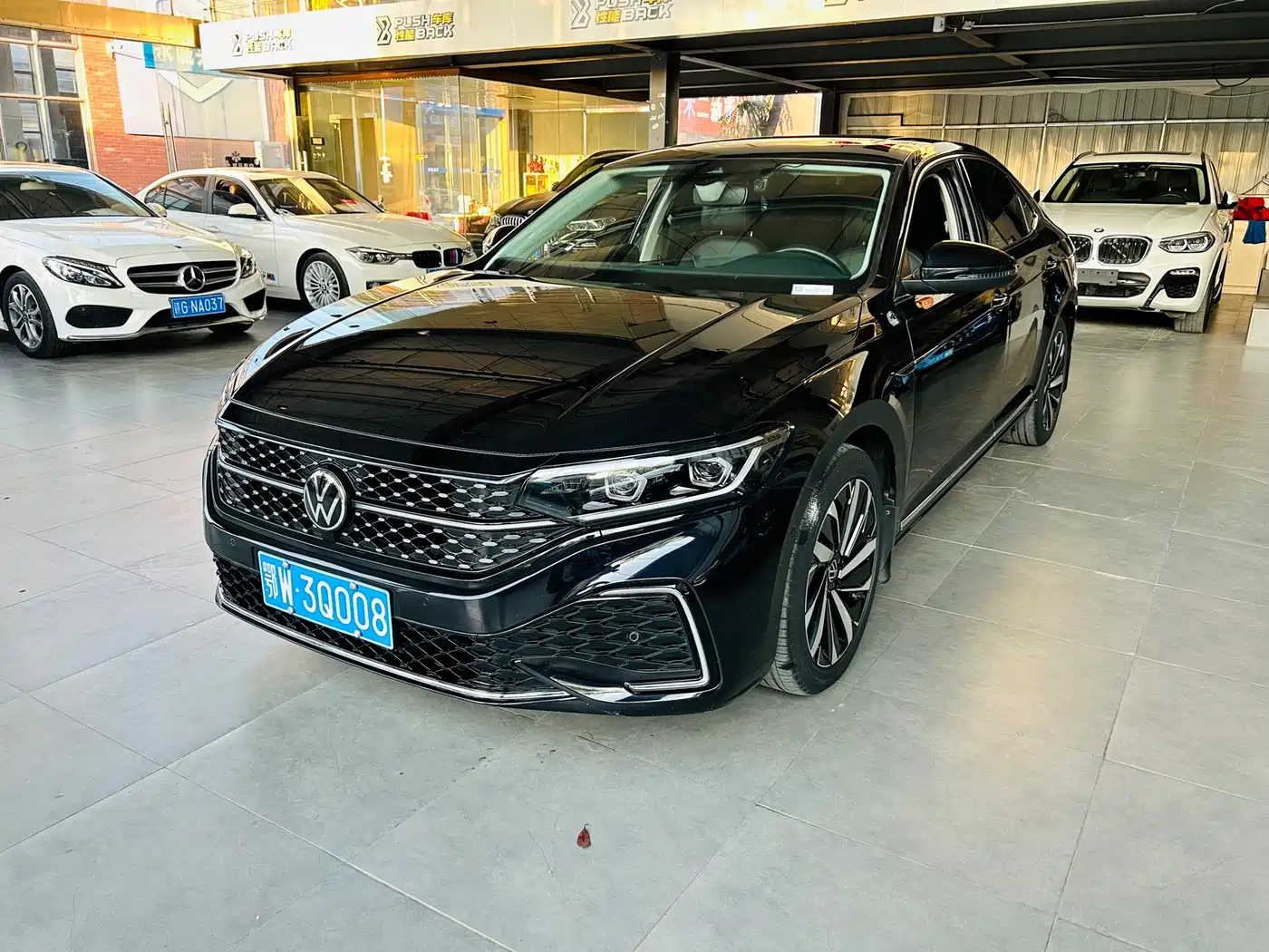 Volkswagen Passat 2022 330TSI Starlight Luxury Edition