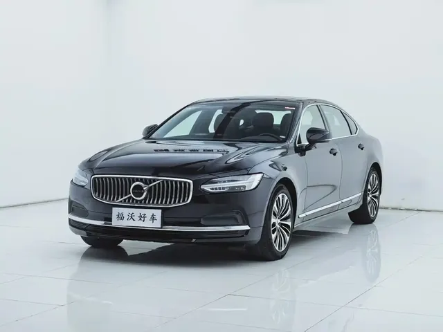 Volvo S90 2024 B5 Momentum Luxury Edition