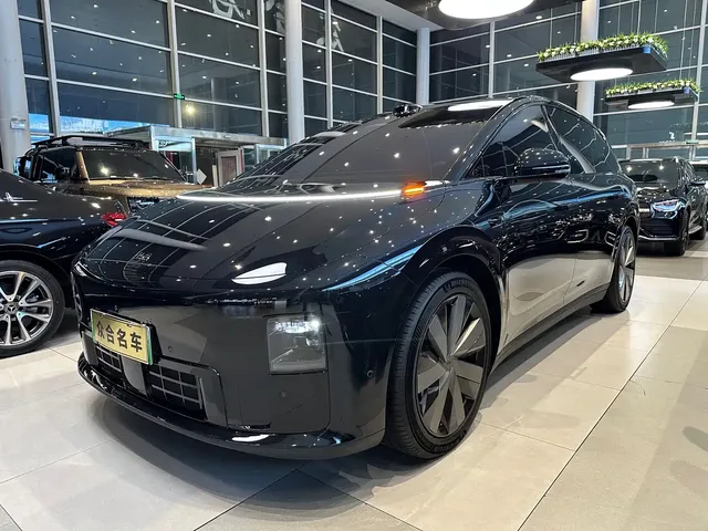 Li Auto Li i8 2025 Standard Edition