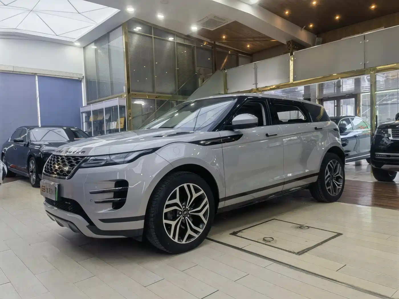Land Rover Range Rover Evoque New Energy 2023 Range Rover Evoque L P300e Plug-in Hybrid Edition