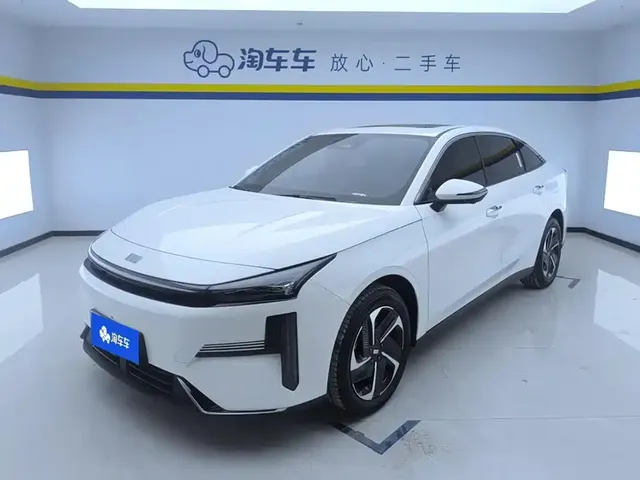 Geely Galaxy L6 2025 EM-i 140km Starship Edition