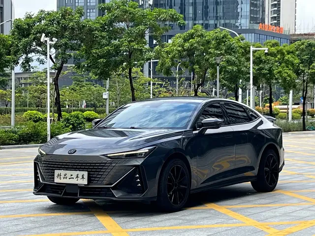 Changan UNI-V 2023 1.5T Luxury Edition