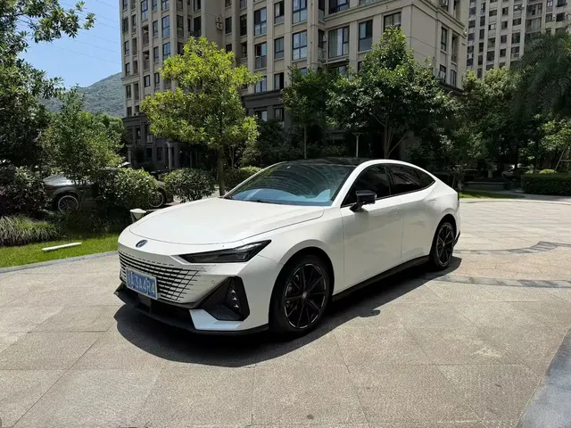 Changan UNI-V 2023 1.5T Luxury Edition