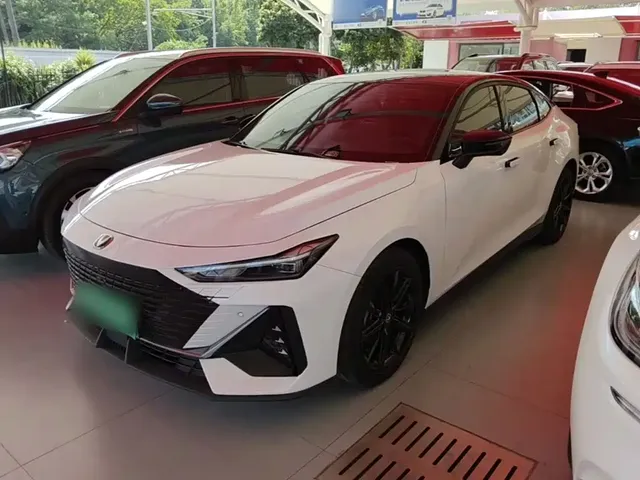 Changan UNI-V 2023 1.5T Luxury Edition