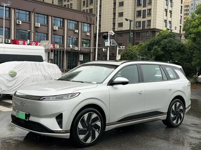 Dongfeng Yipai eπ008 2024 636Max Pure Electric 6-Seater