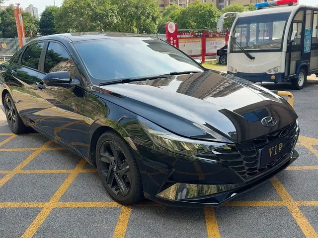 Hyundai Elantra 2021 1.5L CVT LUX Premium Edition
